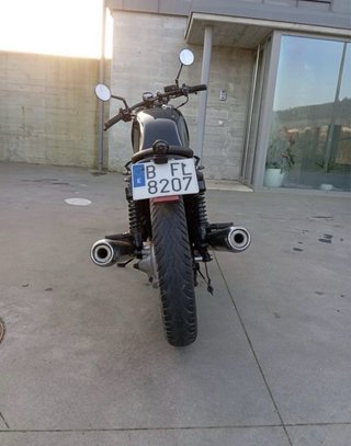 Yamaha XJ650 Cafe Racer Negra