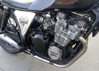 Yamaha XJ650 Cafe Racer Negra