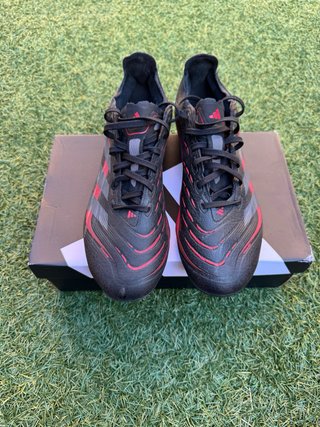 Botas de fútbol Adidas Negras y Rojas
