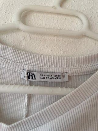 Top blanco con volantes