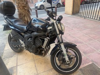 Yamaha FZ6 Naked Negra