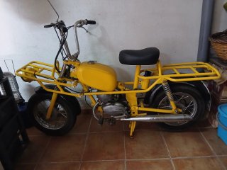 Alquilo Moto clasica Amarilla para Atrezzo