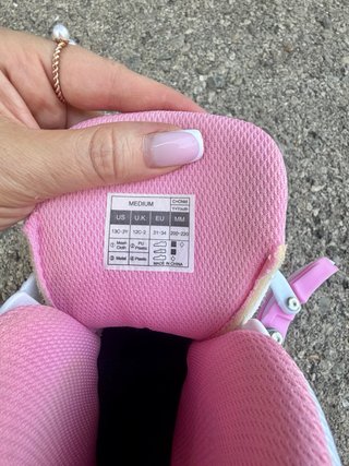 Patines de ruedas rosas y blancos para niña