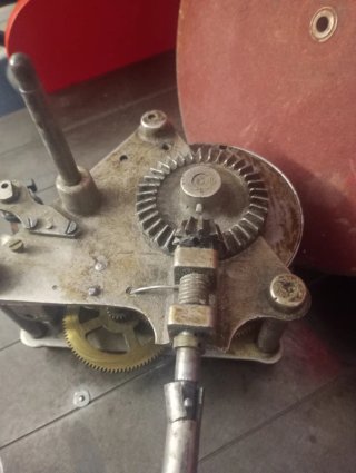Motor gramófono con plato y manivela