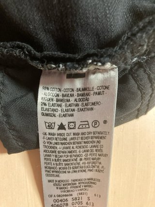Falda Levi's vaquera negra efecto desgastado