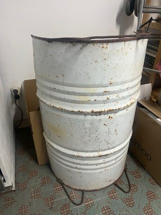 Barbacoa de barril metálica solo venta persona