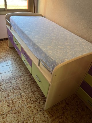 Habitación juvenil con cajones