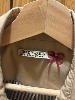Gabardina Stradivarius Beige