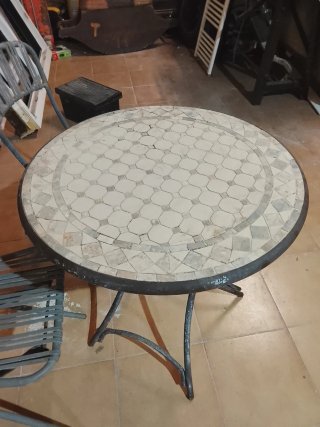 Tavolo da esterno in ferro battuto e pietra