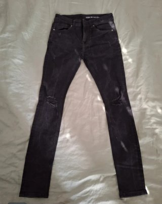 Lote Ropa: Jersey Blanco y 4 Pantalones