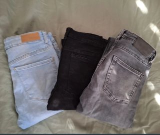 Lote Ropa: Jersey Blanco y 4 Pantalones