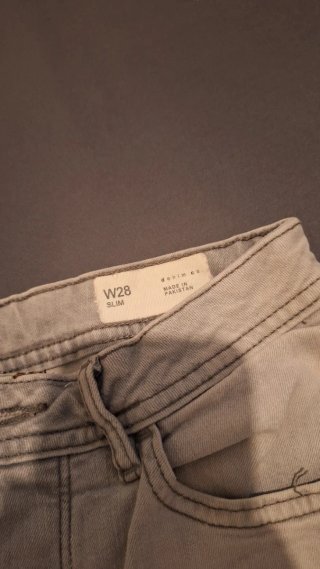 Lote Ropa: Jersey Blanco y 4 Pantalones