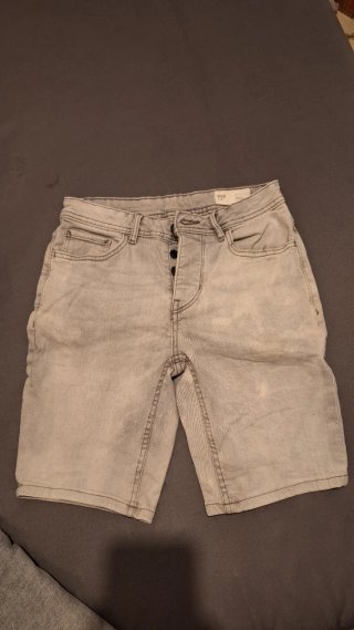 Lote Ropa: Jersey Blanco y 4 Pantalones
