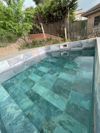 Piscinas de obra cerámica y piedra