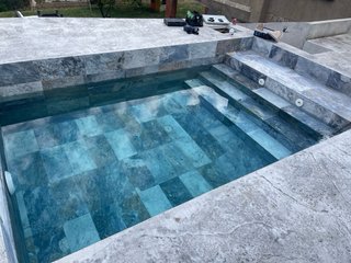 Piscinas de obra cerámica y piedra