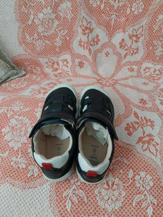 Bonitas sandalias Piel  Geox niño talla 27