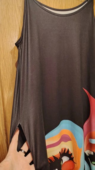 Vestido negro con estampado abstracto multicolor