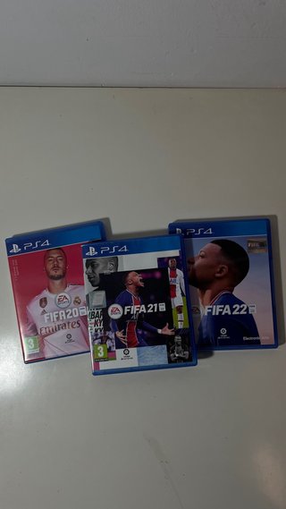 Pacchetto 3 Giochi FIFA PS4: 20, 21 e 22