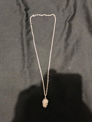 Cadena de plata con colgante de Cristo