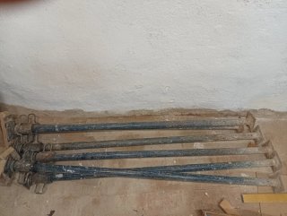 Puntales de obra metálicos