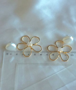 Pendientes flor dorados con perla - Nuevos