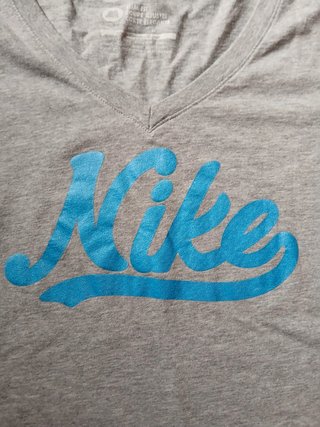 T-shirt Nike grigia vintage con logo azzurro -