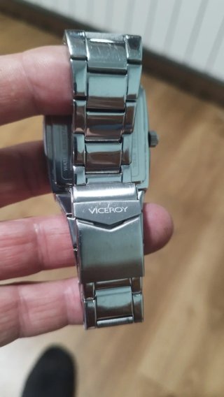Reloj Viceroy Cuadrado Negro y Plateado