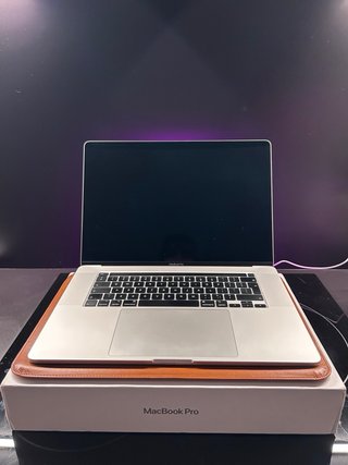 MacBook Pro 16 Intel i7, 32 GB RAM, 512 GB SSD