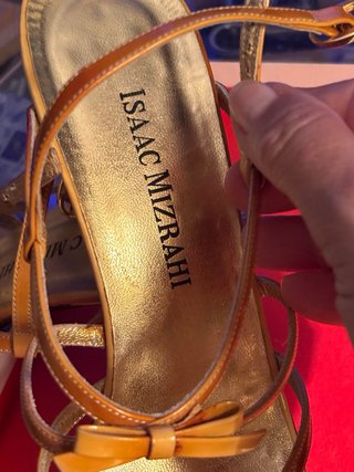 Sandalias Isaac Mizrahi Doradas y Amarillas