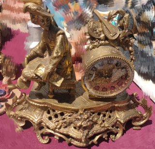 Reloj de Bronce Antiguo con Querubines