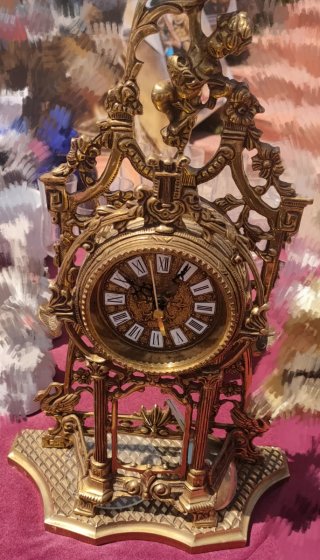 Reloj de Bronce Antiguo con Querubines