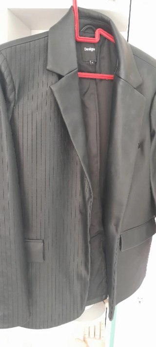 Americana polipiel negra