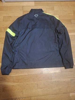 Chaqueta Nike Negra y amarilla