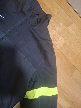 Chaqueta Nike Negra y amarilla