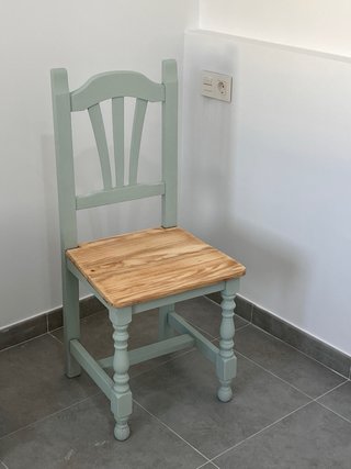 Silla de madera estilo rústico