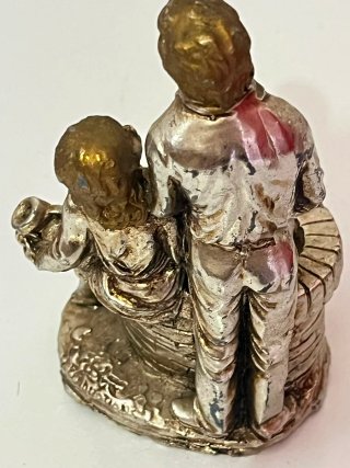 Scultura retrò coppia al pozzo