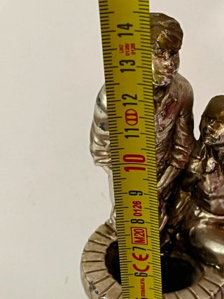 Scultura retrò coppia al pozzo