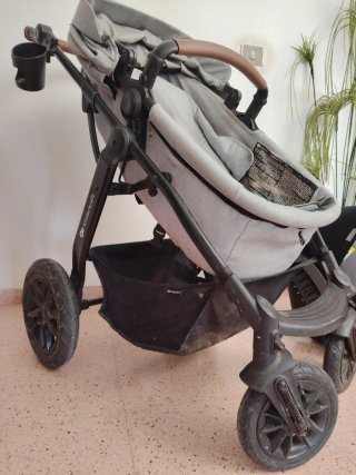 Carrito de bebé gris