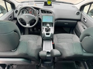 Peugeot 5008 2011