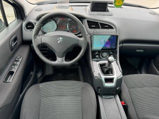 Peugeot 5008 2011