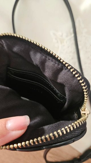 Bolso móvil Parfois negro acolchado