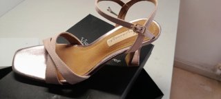 Sandalia vestir nude/cobre tacón cuadrado