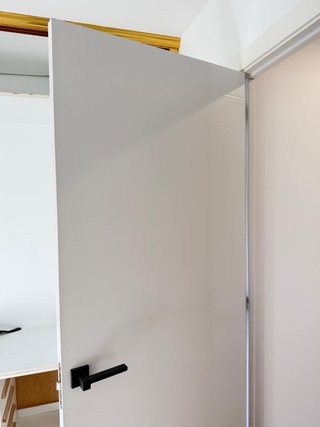Puerta maciza lacada blanca