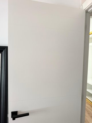 Puerta maciza lacada blanca