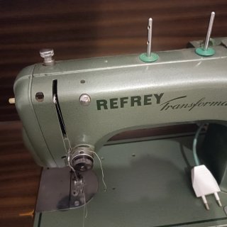 Máquina de coser Refrey