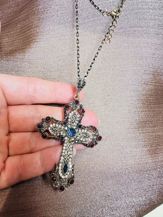 Cruz gótica filigrana piedras azul y oro