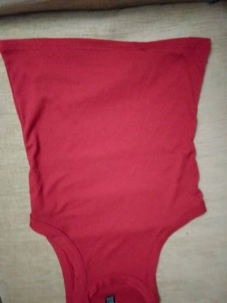 Camiseta tirantes rojo violeta