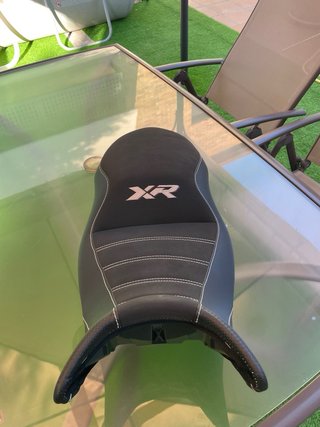 Asiento bajo BMW F900XR tapizado Lolo Pámames
