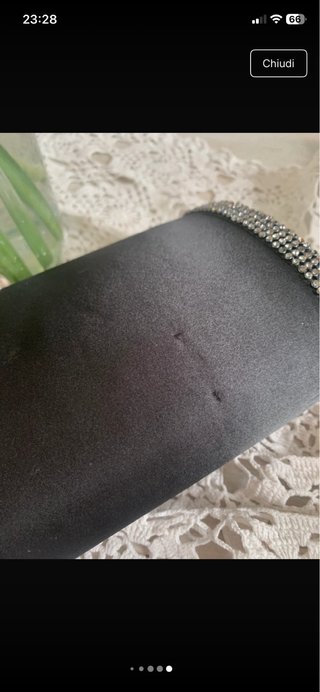 Pochette in raso nera con strass