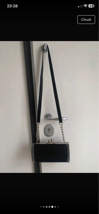 Pochette in raso nera con strass